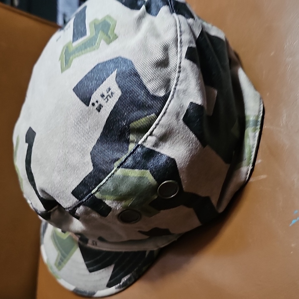 Volcom Vintage Camouflage Cap with Green Tan And Black Size Large - Picture 2 of 5